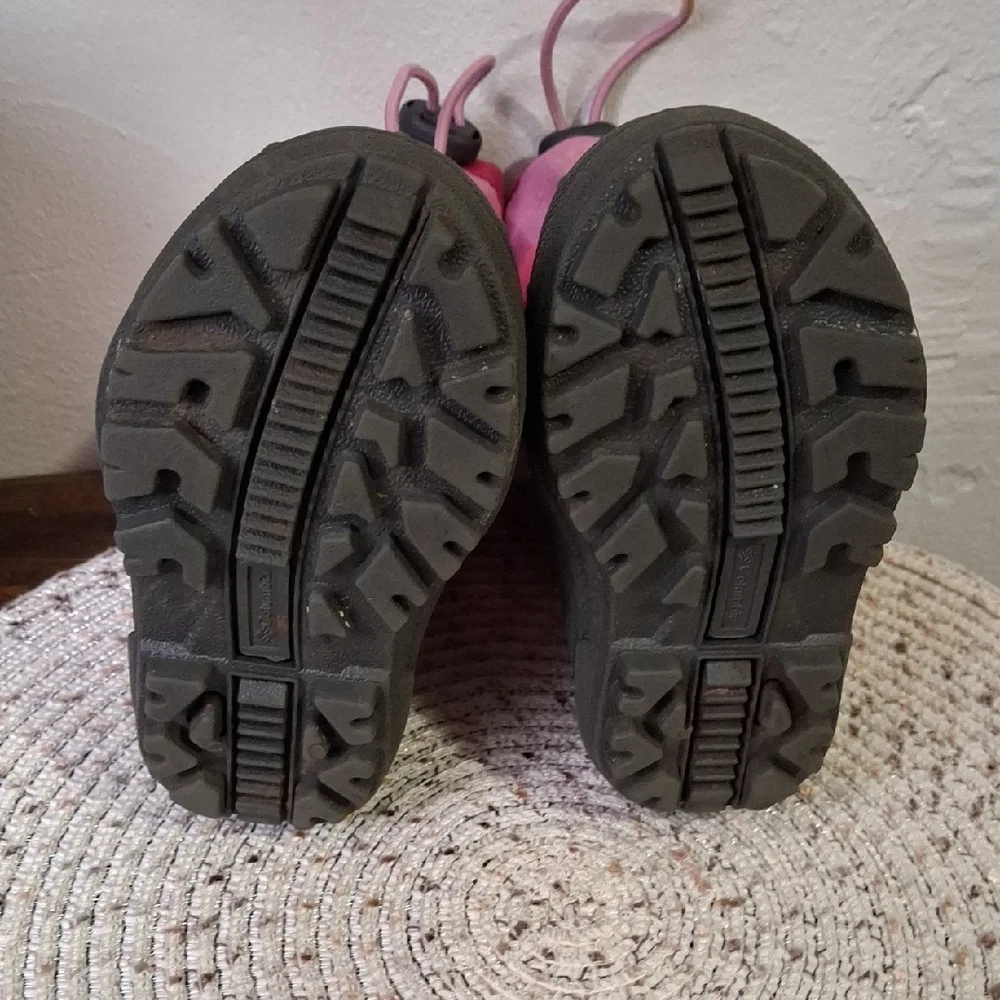 Kid's Columbia Pink and Gray Winter Boots Size 6.